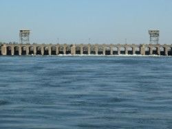 L’ancien barrage, achevé en 1903