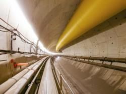 Le tunnel monotube d’Eole a franchila Seine et est actuellement sous la commune de Neuilly-sur-Seine.