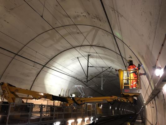 AUSCULTATION DU TUNNEL DE LA BRÈCHE, EN SAVOIE - <p>Installation de capteurs de convergence 4DShape dans le tunnel de Chavanne.</p>